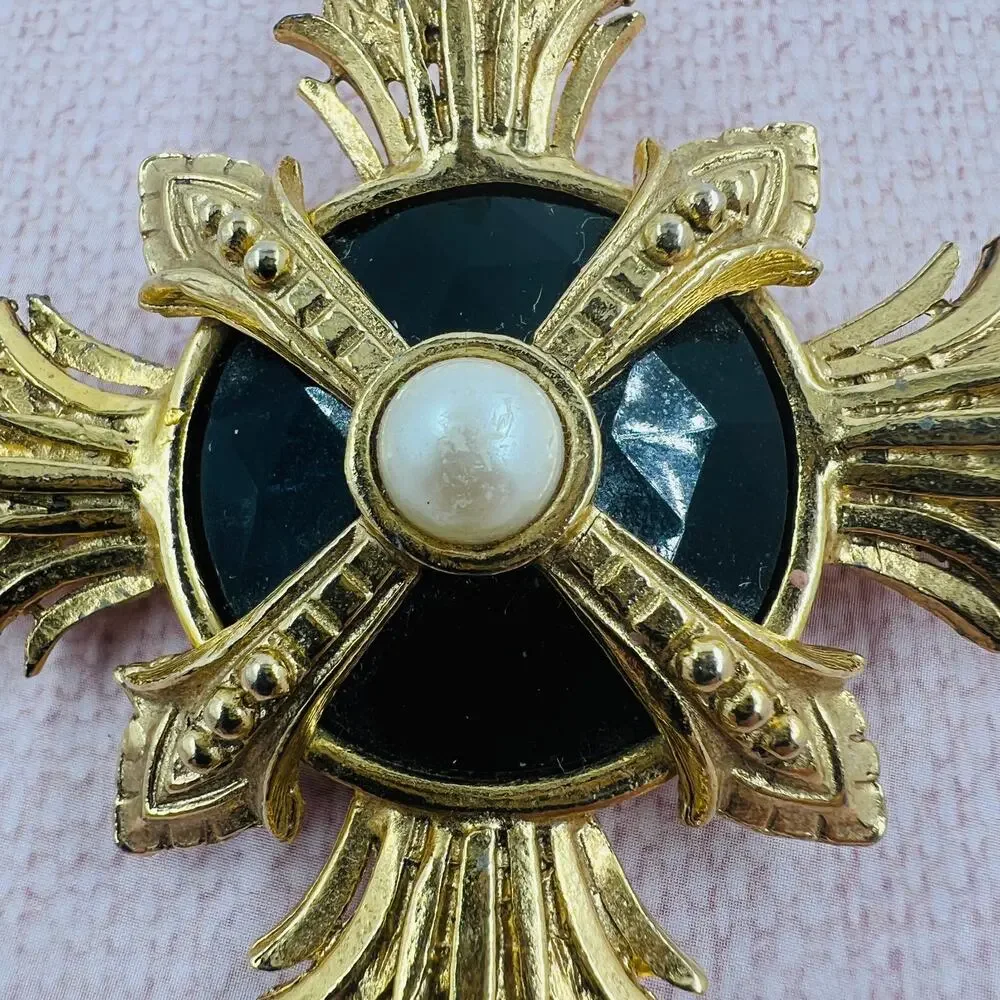 Maltese Cross Brooch Gold Tone Black Gothic Vampirecore Dark Academia Dramatic